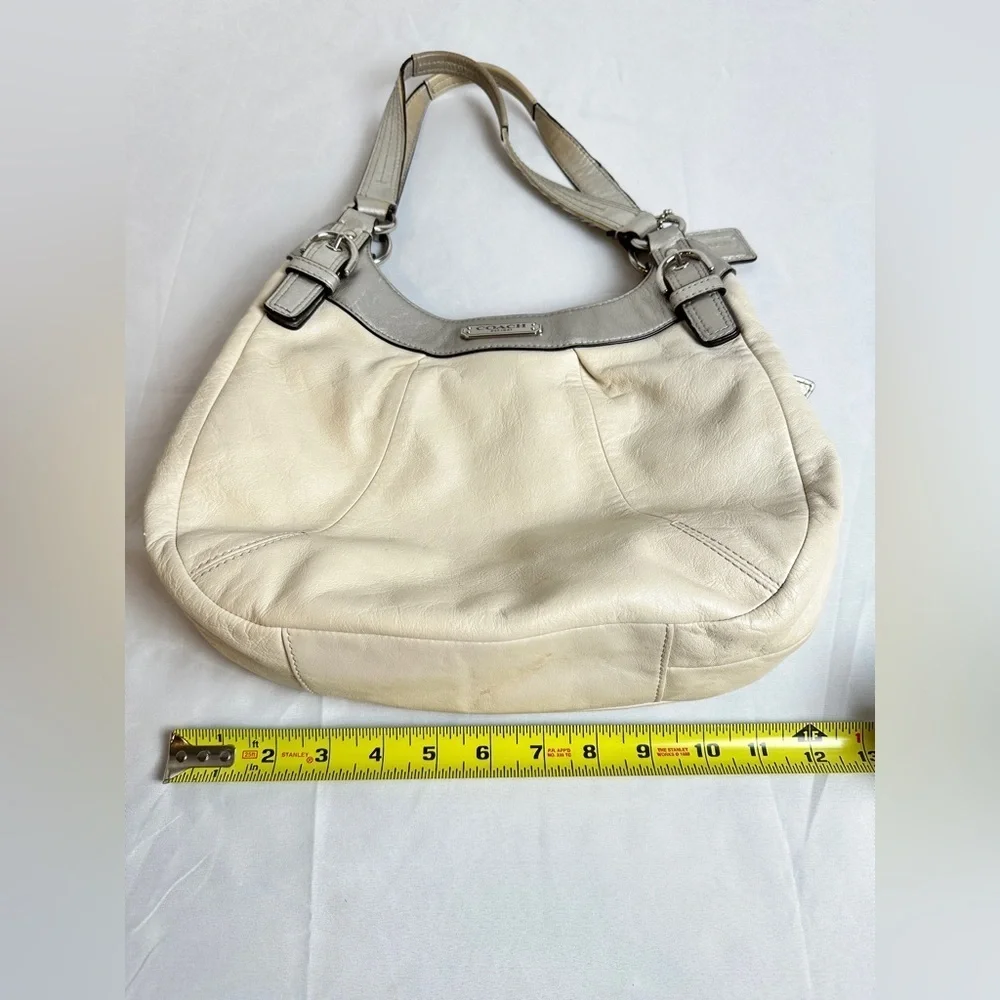 Coach Rare EUC white Lynn Hobo 3 compartment bag